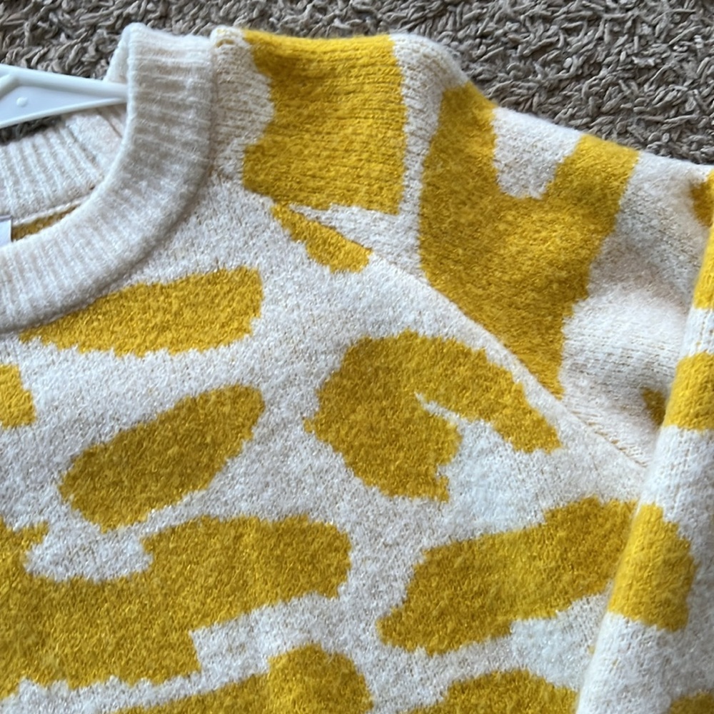 Sweater - Picture 4 of 4